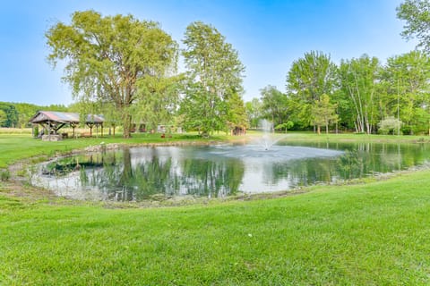 10-Acre Kingston Getaway: Sauna & Fire Pit House in Michigan