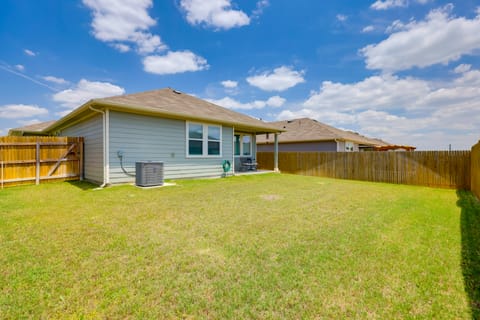 Remote Working Hub w/ Yard in South Austin Suburbs House in Kyle