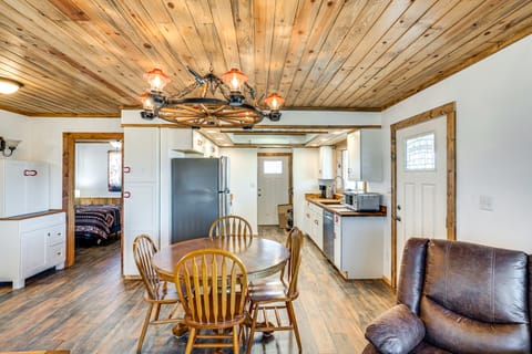 2 Mi to Big Hole River: Mtn-View Montana Haven House in Idaho