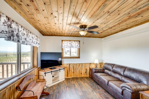 2 Mi to Big Hole River: Mtn-View Montana Haven House in Idaho