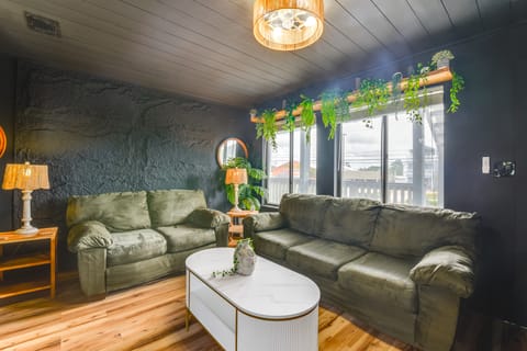 Chic & Elevated Decor: Beachfront PCB Gem w/ Patio Apartment in Lower Grand Lagoon