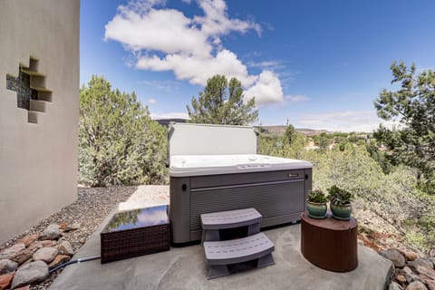 Hot Tub & Views: Sedona Escape By Trails & Dining! House in Village of Oak Creek