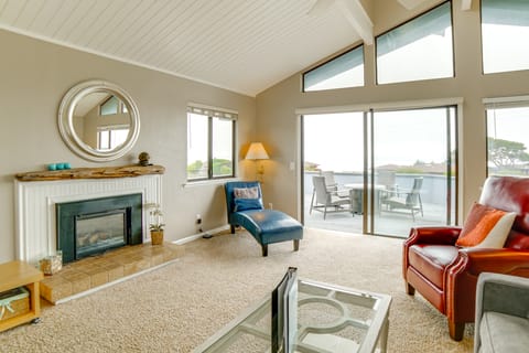 Beach Access & Hot Tub: Coastal Gem in Manchester House in Mendocino County