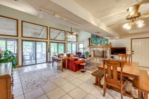 Waterfront Gem on Lake Martin w/ Kayaks & Dock! House in Lake Martin