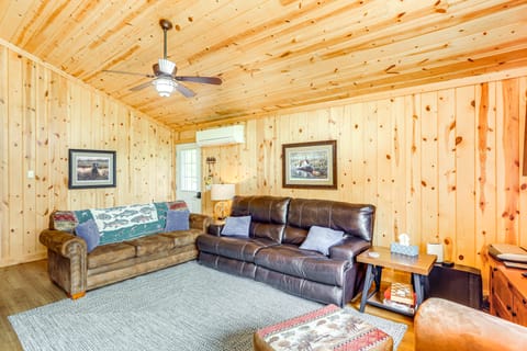 Walk to Lake: Kelleys Island Gem w/ Deck! House in Kelleys Island