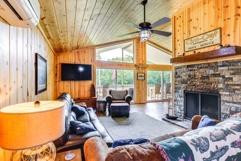 Walk to Lake: Kelleys Island Gem w/ Deck! House in Kelleys Island