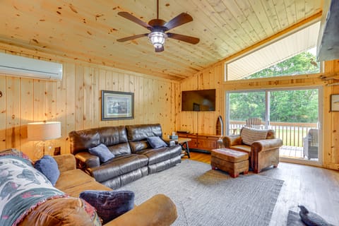 Walk to Lake: Kelleys Island Gem w/ Deck! House in Kelleys Island