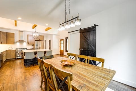 2 Mi to Tweetsie Railroad: New Home w/ Hot Tub! House in Watauga