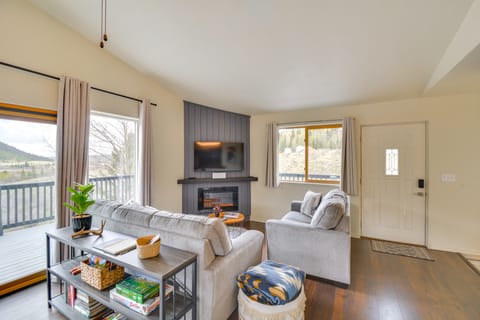 Hike, Fish, Ski & Explore: Cabin Near Breckenridge House in Park County