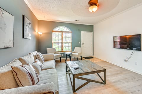 10 Mi to Keeneland: Family Home w/ Deck & Yard House in Lexington