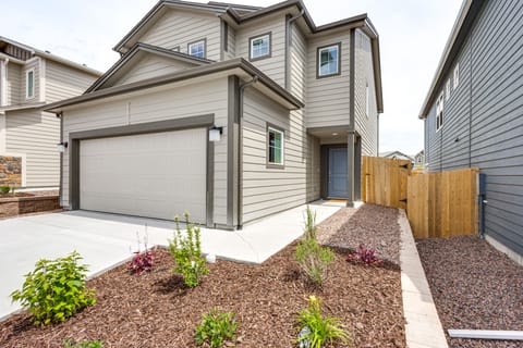 4 Mi to Hospitals: Colorado Springs Retreat! House in Black Forest