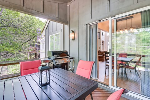 Steps to Jack Frost Ski Resort: Townhome w/ Decks Apartment in Kidder Township