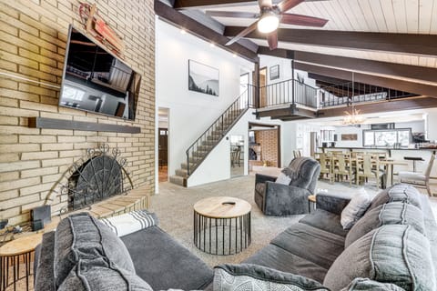 Private Hot Tub at Dog-Friendly Lake Arrowhead Gem House in Lake Arrowhead