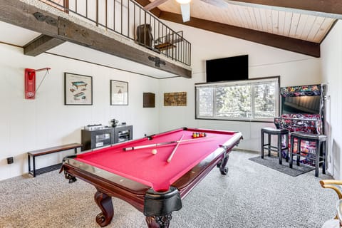 Private Hot Tub at Dog-Friendly Lake Arrowhead Gem House in Lake Arrowhead