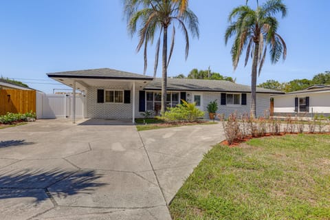 3 Mi to Dtwn: Pet-Friendly Palm Beach Gardens Home House in Palm Beach Gardens