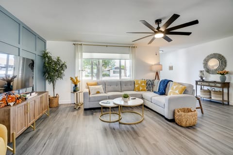 Luxury Golf Course Retreat in Sun City! House in Sun City