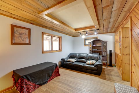 Love Shack Retreat: Cabin w/ Deck & Yard! House in Adirondack Mountains