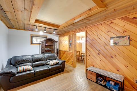 Love Shack Retreat: Cabin w/ Deck & Yard! House in Adirondack Mountains