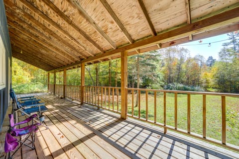 Love Shack Retreat: Cabin w/ Deck & Yard! House in Adirondack Mountains