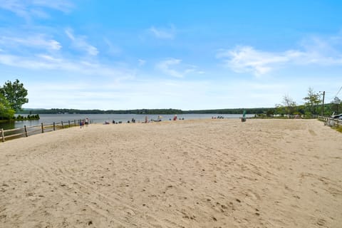 Hot Tub & Community Beach: Albrightsville Home! House in Tunkhannock Township