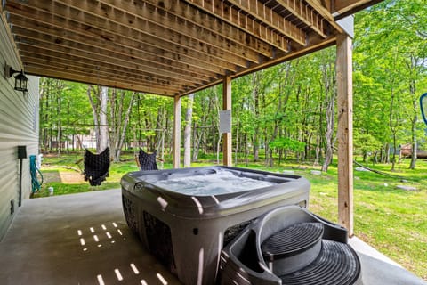 Hot Tub & Community Beach: Albrightsville Home! House in Tunkhannock Township