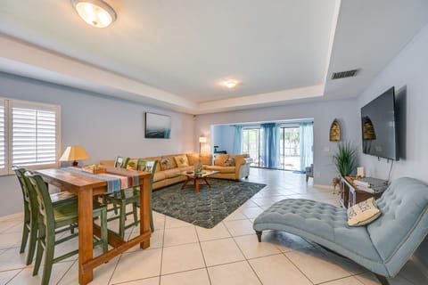 3/4 Mi to Delnor-Wiggins Pass: Naples Getaway House in Naples Park