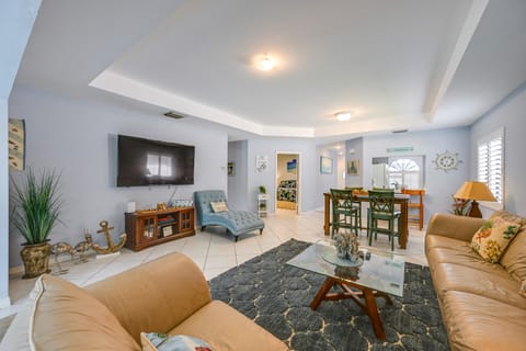 3/4 Mi to Delnor-Wiggins Pass: Naples Getaway House in Naples Park