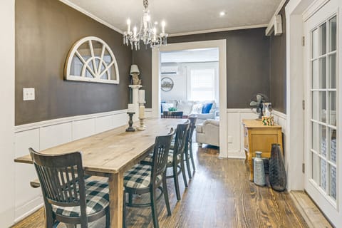 2 Mi to Ark Encounter: Condo on Main Street! Apartment in Williamstown