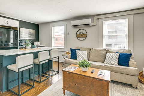 2 Mi to Ark Encounter: Condo on Main Street! Apartment in Williamstown