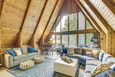 Canal Across Street: Family Cabin in Breezy Point! House in Breezy Point