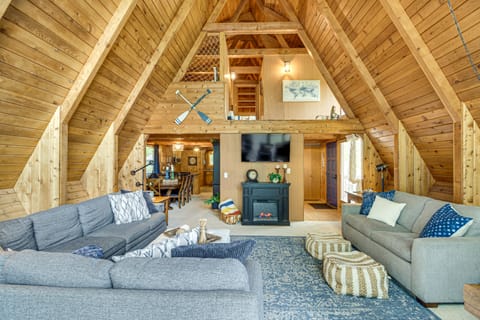 Canal Across Street: Family Cabin in Breezy Point! House in Breezy Point