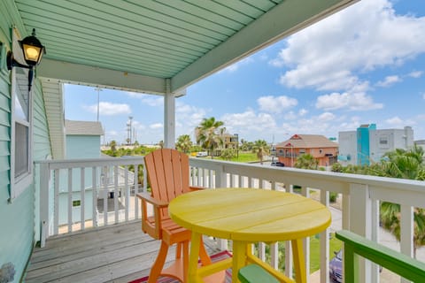 Boat Slip + Decks: Waterfront Gem Near Galveston! House in Tiki Island