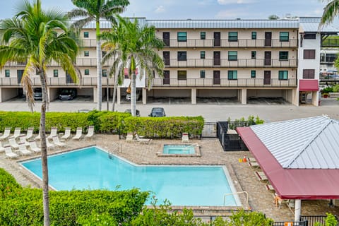 Pool Access: Relaxing Naples Bay Extended Stay! Apartment in Naples