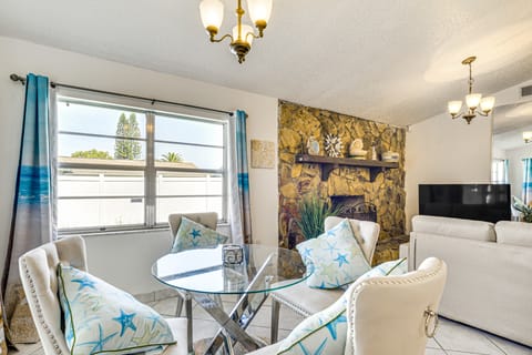 6 Mi to Hudson Beach: Port Richey Home w/ Patio! House in Florida