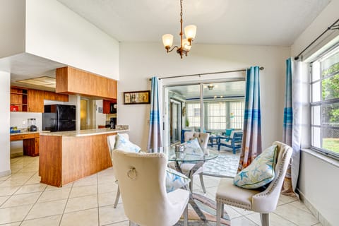 6 Mi to Hudson Beach: Port Richey Home w/ Patio! House in Florida