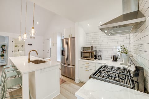 1 Mi to Dtwn Grand Rapids: Chic Condo w/ Balcony! Apartment in Grand Rapids