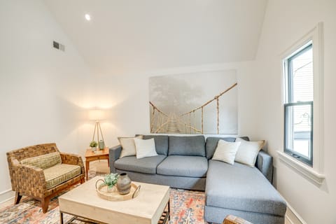 1 Mi to Dtwn Grand Rapids: Chic Condo w/ Balcony! Apartment in Grand Rapids