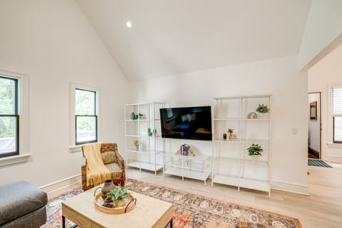 1 Mi to Dtwn Grand Rapids: Chic Condo w/ Balcony! Apartment in Grand Rapids