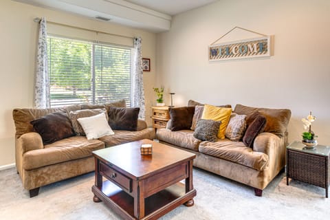 Pet-Friendly Retreat w/ Fenced Yard in Denver House in Aurora