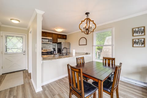 1 Mi to Beech Mtn Club: Couples Condo w/ Views Apartment in Beech Mountain