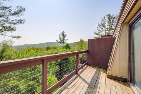 1 Mi to Beech Mtn Club: Couples Condo w/ Views Apartment in Beech Mountain