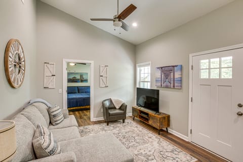 1/2 Mi to Kentucky Downs: Franklin Home w/ Patio! House in Tennessee