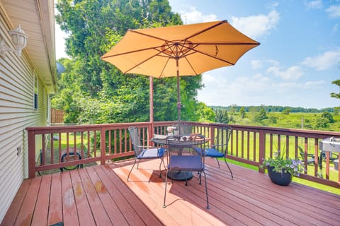 Family Getaway w/ Deck: 3 Mi to Lake Champlain Apartment in Colchester