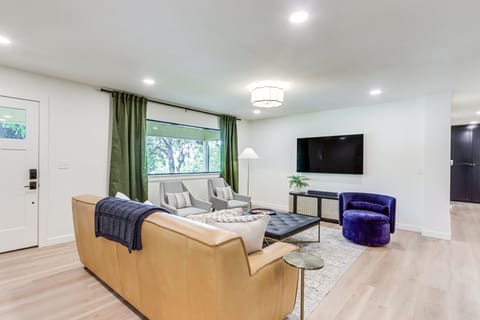 1 Mi to University of Arkansas: Home w/ Large Yard House in Fayetteville