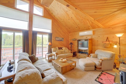 Ski, Ice Fish & Snowmobile: Getaway w/ Deck! Cottage in Wisconsin