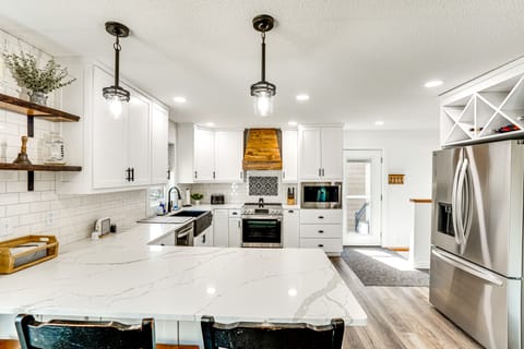 15 Mi to Downtown Sioux Falls: Gem w/ Yard! House in South Dakota