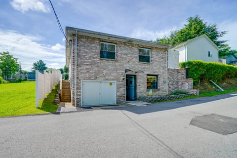 7 Mi to Beckley: Townhome Near Hiking & Fishing Apartment in West Virginia