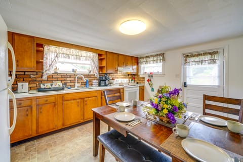 4 Mi to Off-Road Park: Beckley Area Townhome Apartment in West Virginia