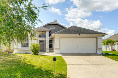 6 Mi to Disney World: Lake-View Retreat w/ Pool! House in Kissimmee