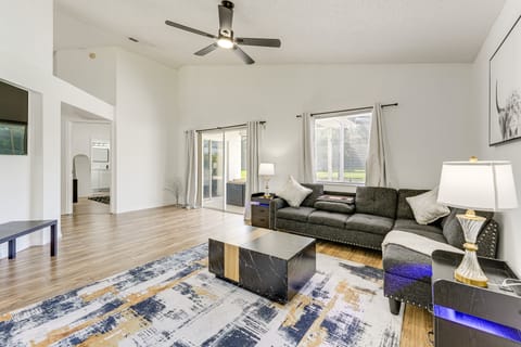 6 Mi to Disney World: Lake-View Retreat w/ Pool! House in Kissimmee